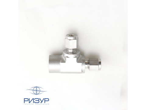 Тройник обжимной с боковым отводом с внутренней резьбой RizurLok-T-O-O-Pf