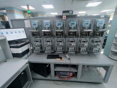 Установки  для поверки  трехфазных  счетчиков МИР  УП-07